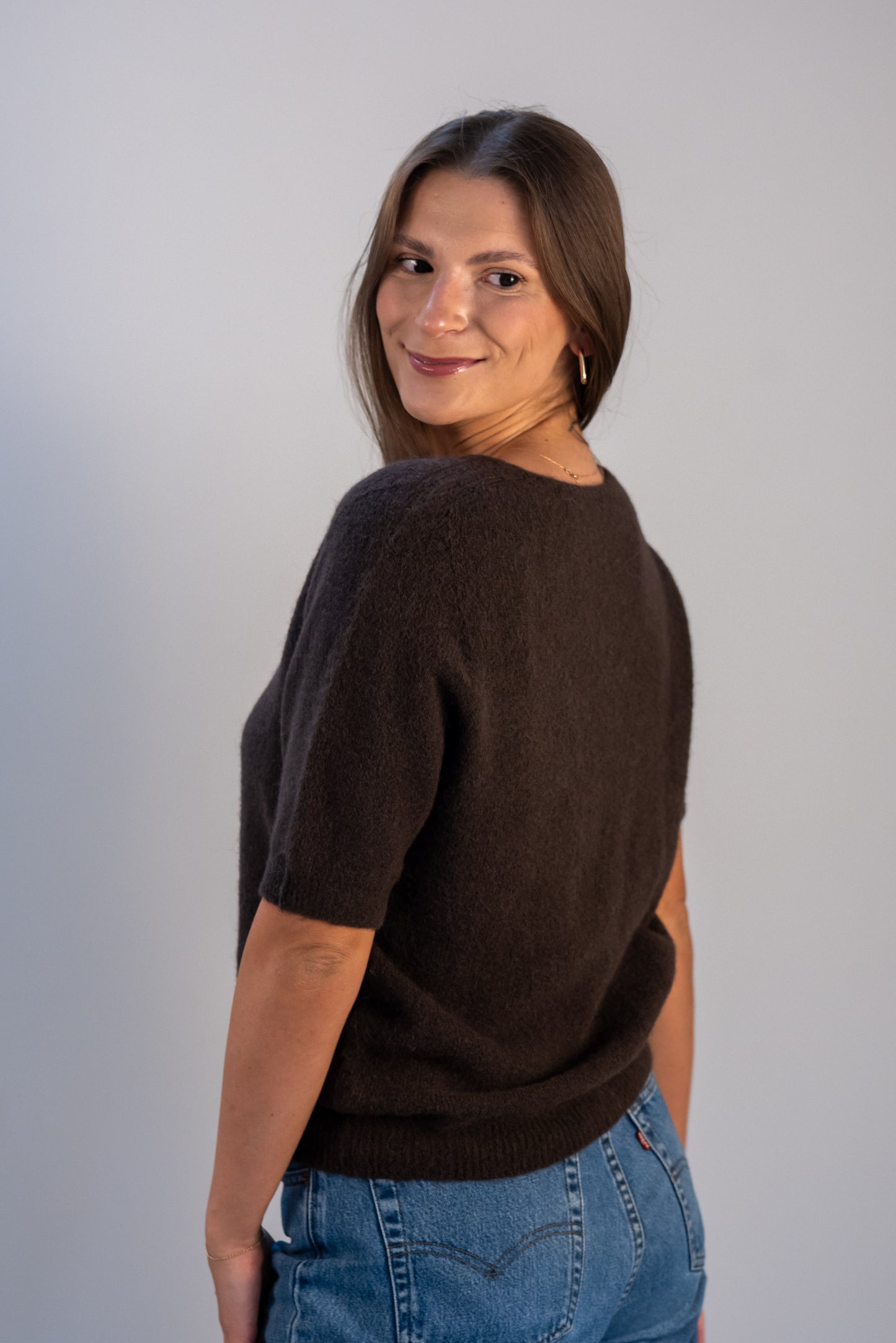 Megztinis "Soft Embrace" šokoladinė