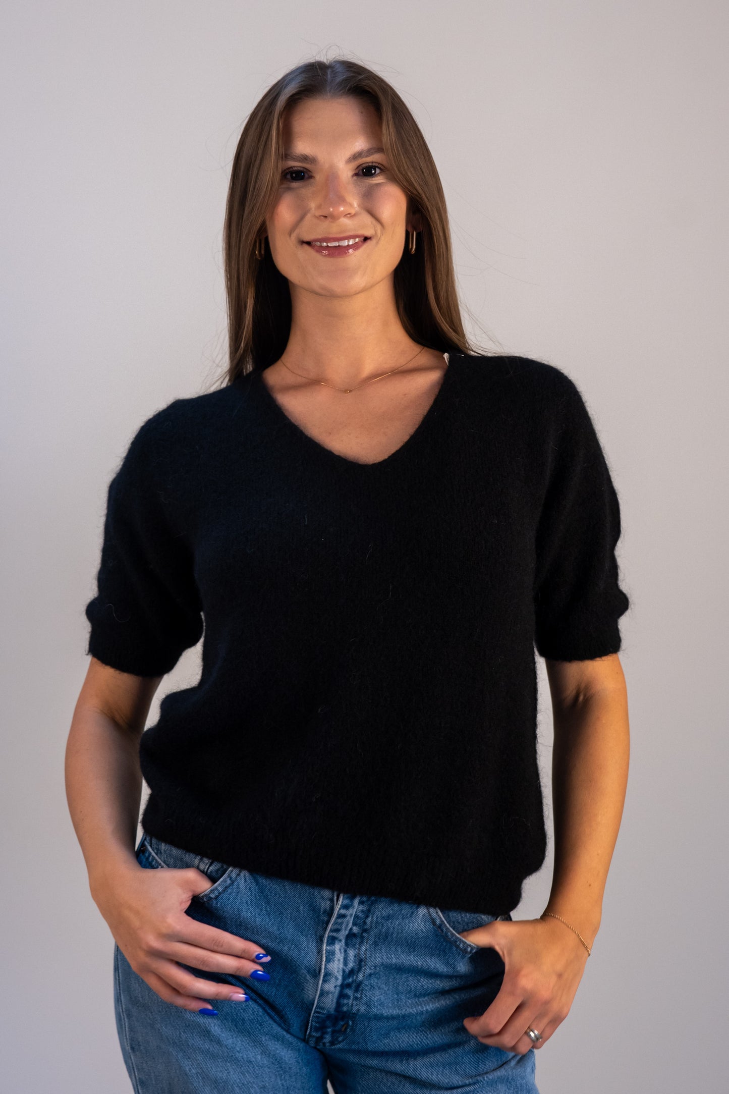 Megztinis "Soft Embrace" juoda