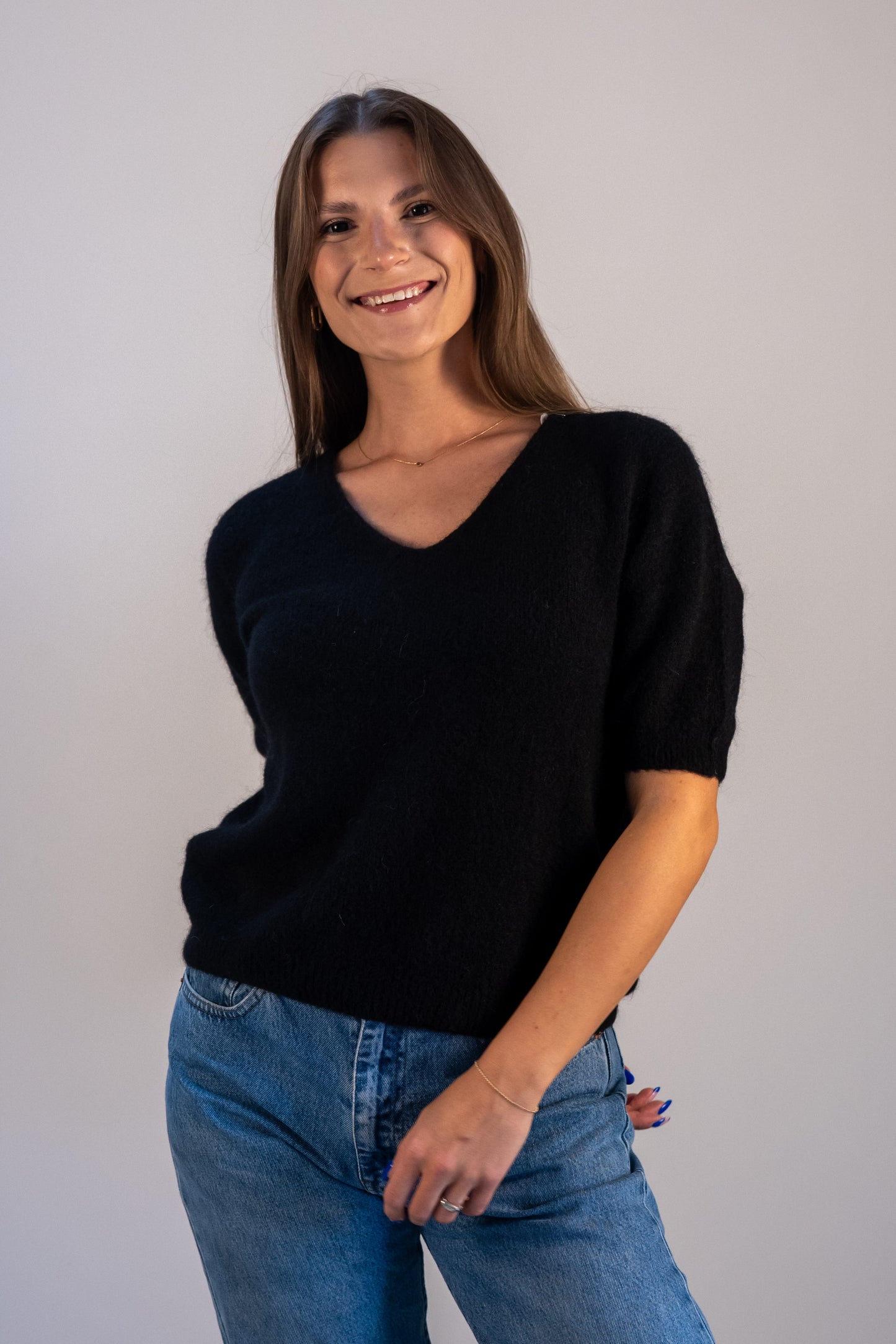 Megztinis "Soft Embrace" juoda