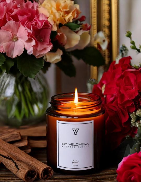 By Velcheva DUBAI aromatinė žvakė