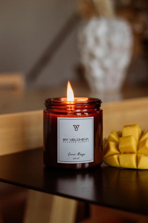 By Velcheva GREEN MANGO aromatinė žvakė
