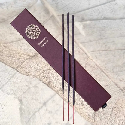 Yamuna’s smilkalai Blue Lotus the Joyous (Mėlynasis lotosas. Džiaugsmingasis)