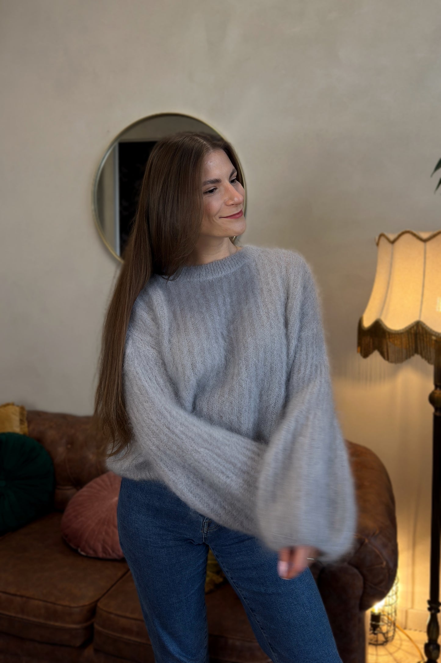 Prabangus Moheros megztinis "Carolina" šviesiai pilkas