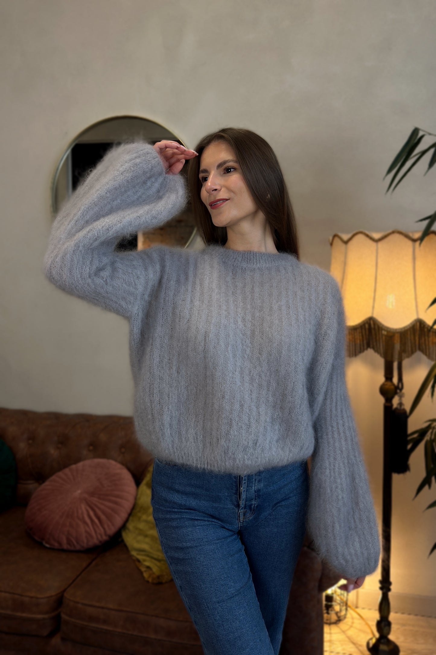 Prabangus Moheros megztinis "Carolina" šviesiai pilkas