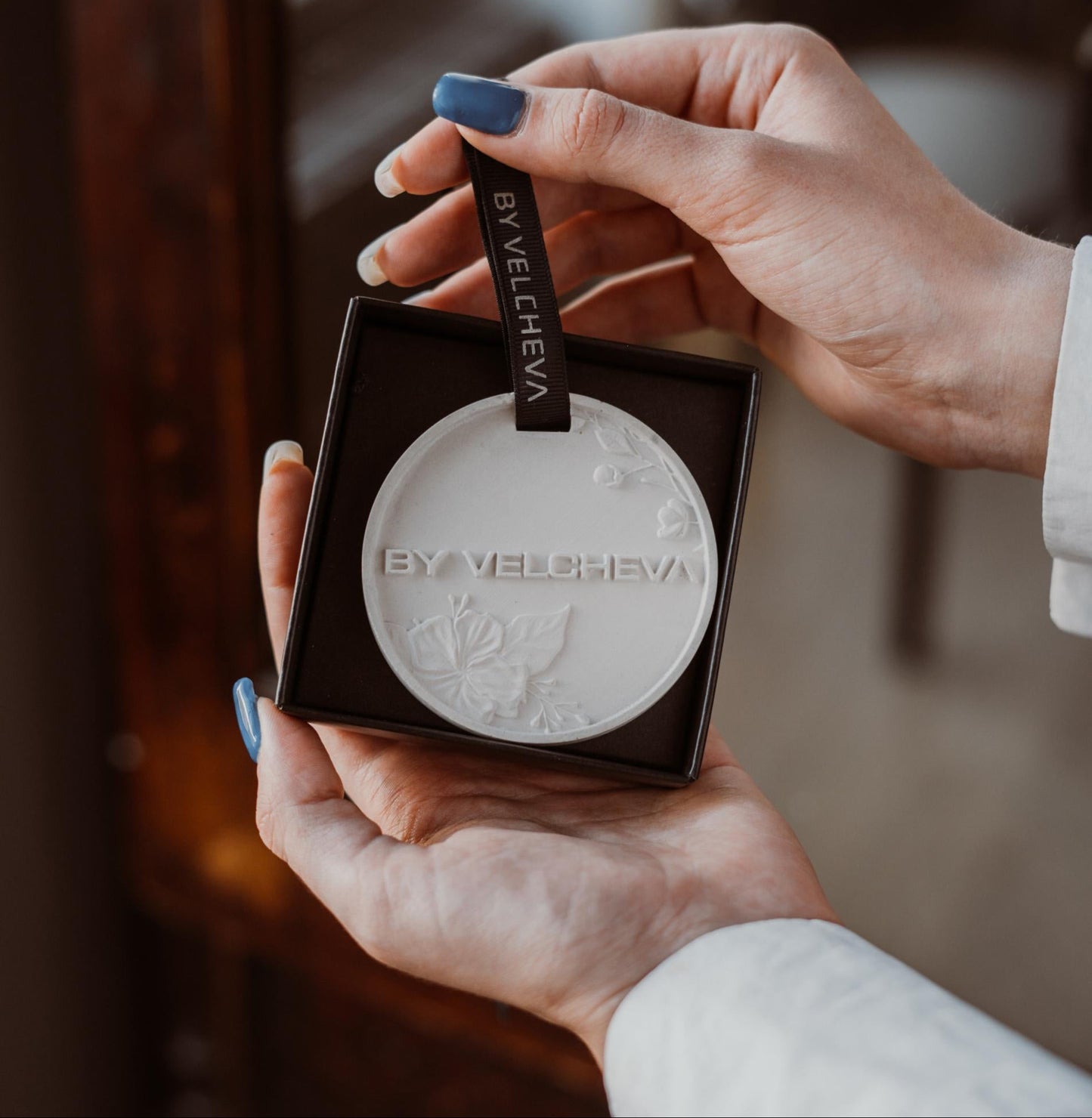 By Velcheva kvapas spintai