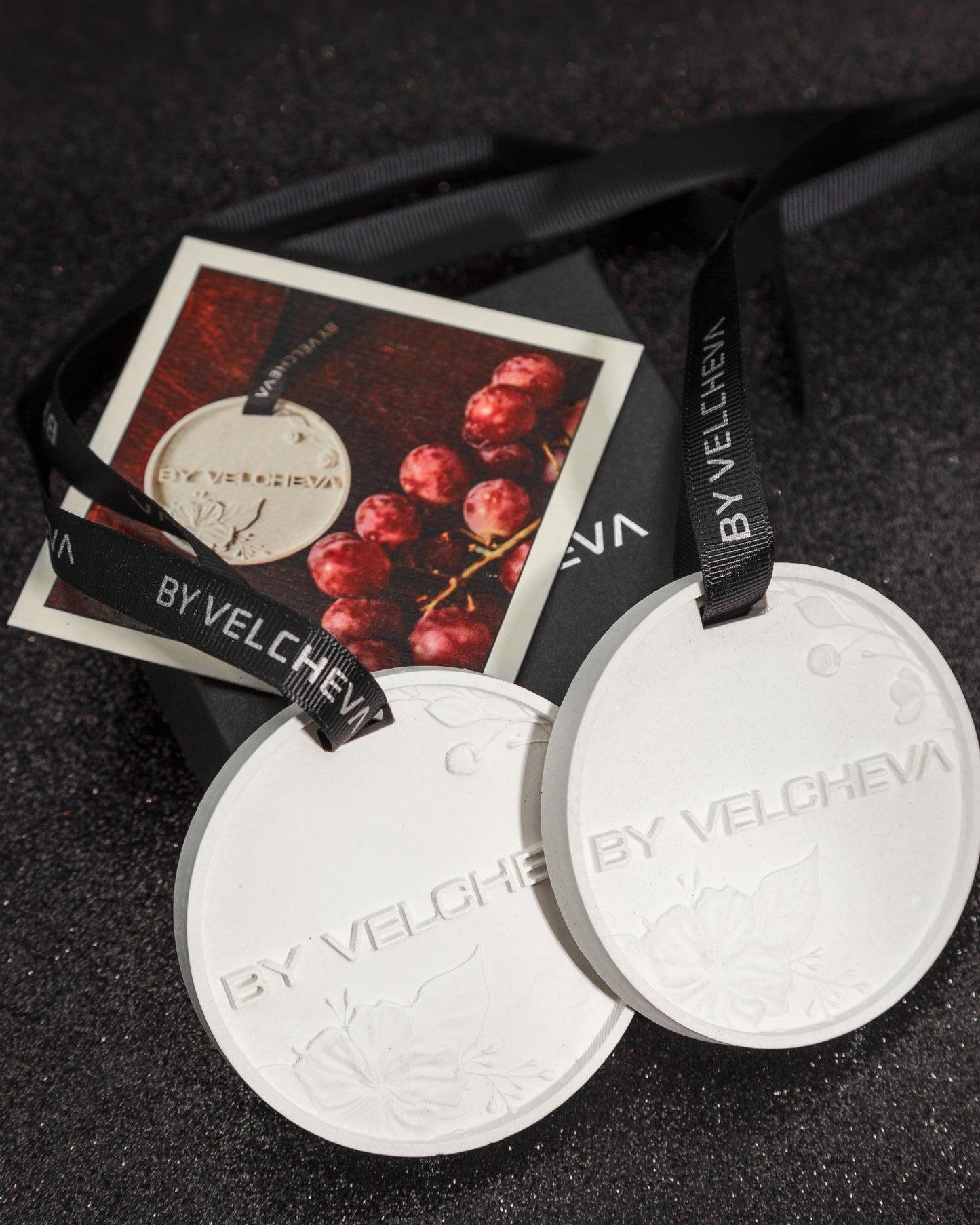 By Velcheva kvapas spintai