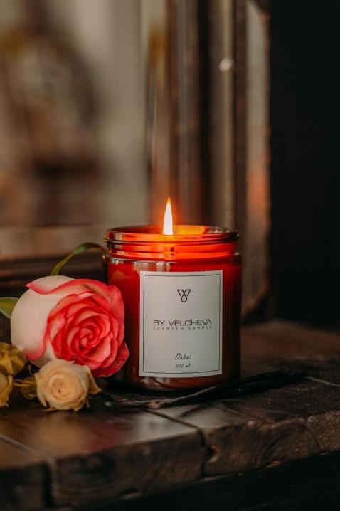 By Velcheva DUBAI aromatinė žvakė