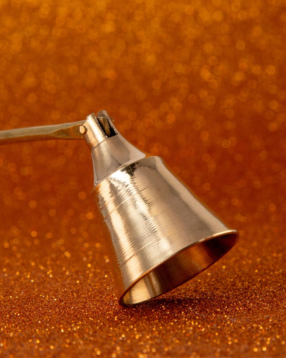 By Velcheva varpelis – žvakės gesintuvas