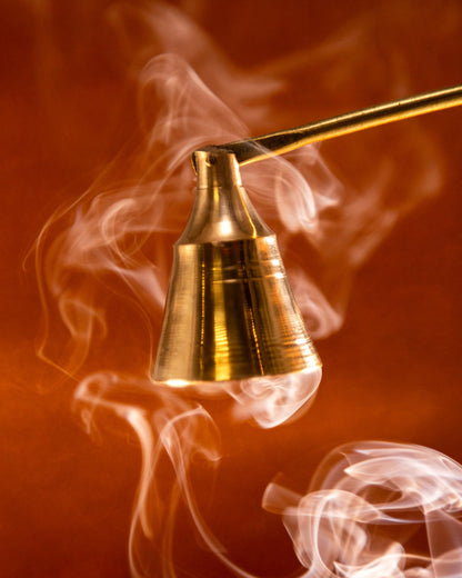 By Velcheva varpelis – žvakės gesintuvas