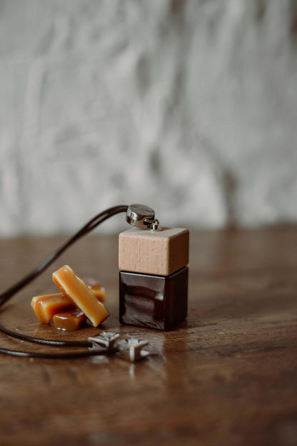 By Velcheva SALTED CARAMEL automobilio kvepalai