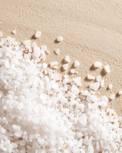 By Velcheva SALTY WATER aromatinė žvakė