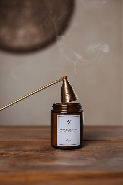 By Velcheva šventinis dovanų rinkinys – aromatinė žvakė ir varpelis