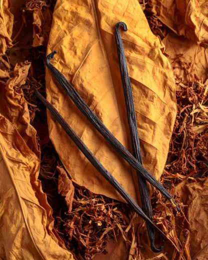 By Velcheva TABACCO VANILLA aromatinė žvakė